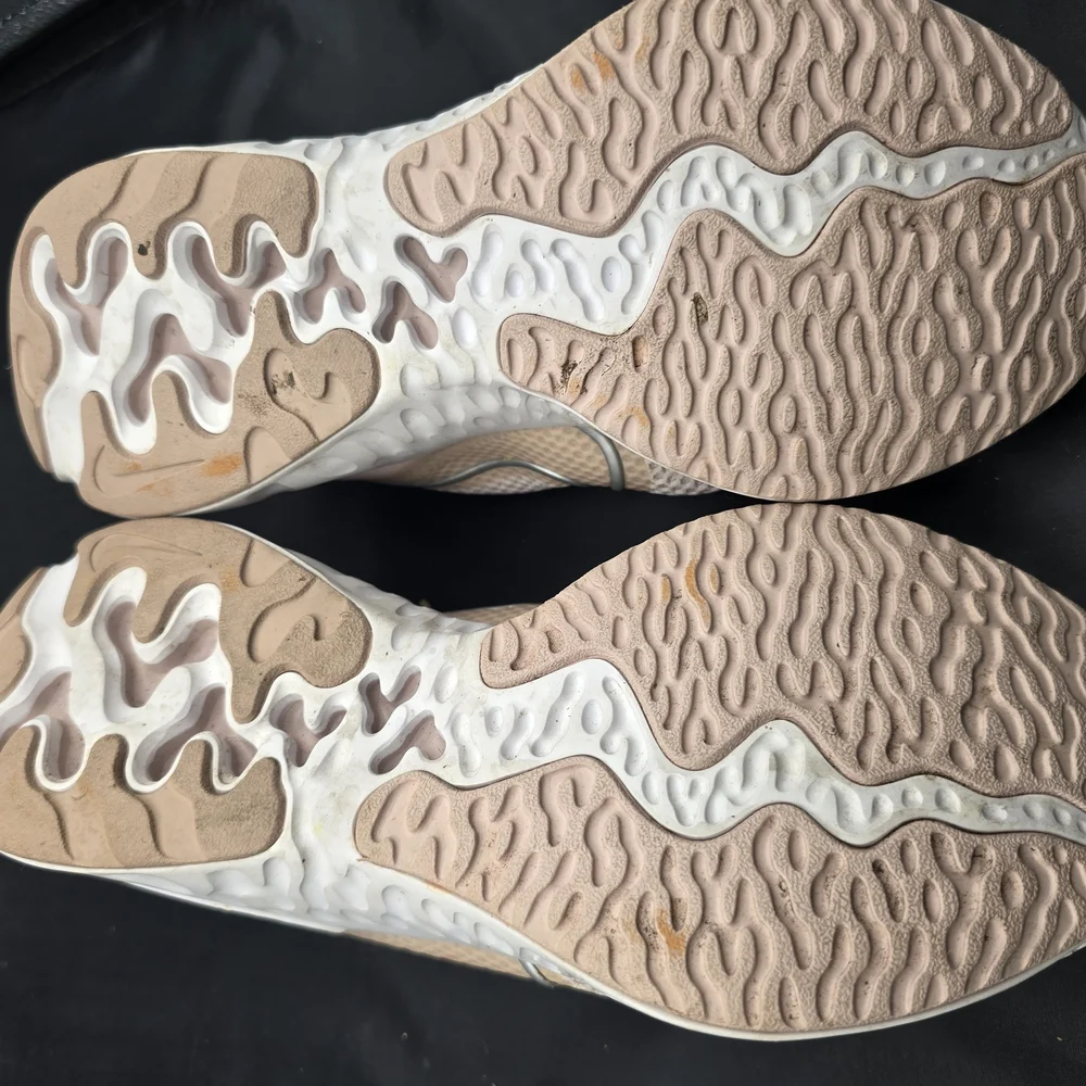 Nike Cream and White Athletic Shoes with Streamlined Design‎